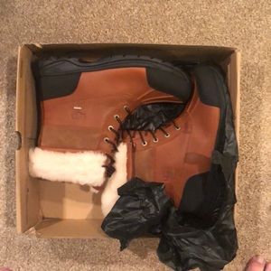 Brand new, unworn Men’s Size 11 UGG Butte Snow Boots